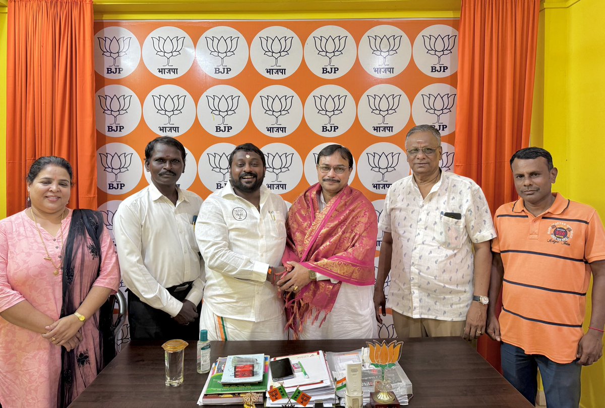 Called on @BJP4AnN State President Shri.@ajoy_bairagi in Port Blair, Andaman Islands today at the BJP Andaman & Nicobar Headquarters. பா.ஜ.க அந்தமான் நிகோபார் மாநிலத் தலைவர் திரு.அஜய் பைராகி அவர்களை இன்று அந்தமான் மாநில பா.ஜ.க தலைமை அலுவலகத்தில் மரியாதை நிமித்தமாக சந்தித்தேன்.