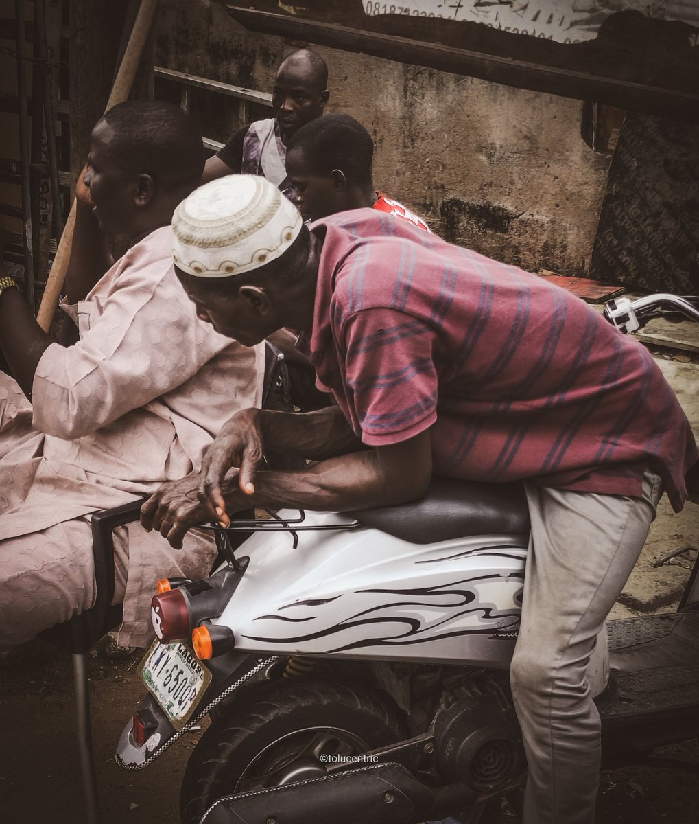 Day 1.
'Man sitting on a bike'
📍: Ikeja, Lagos.
📷:@TECNOMobileNG CAMON 30 pro
Edited in @Lightroom
#streetphotography
#mobilephotography