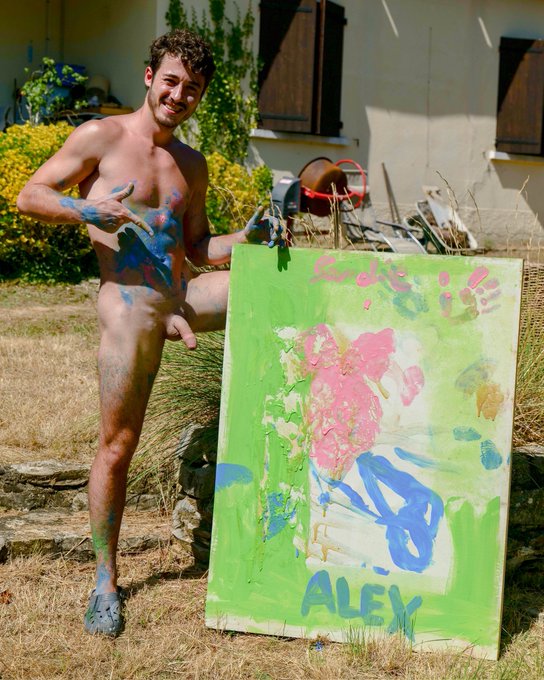 Nouvelle s&eacute;rie sur mon MYM et Onlyfans 🔥 On a peint un tableau avec nos corps et on en n'a profit&eacute; pour<a href="/tag/pipedumatin"class="tags"><span>#pipedumatin</span></a>