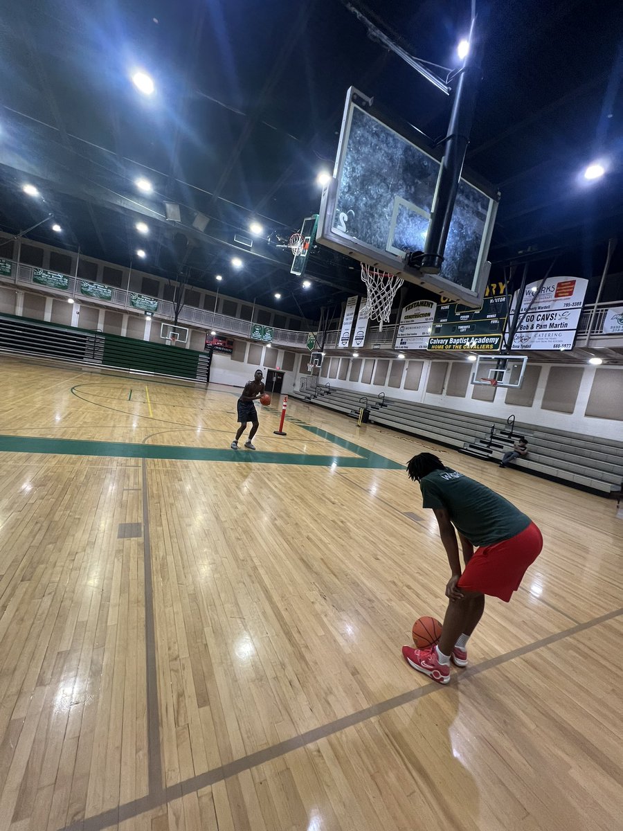 5:00am & 6:00am Work ! 

#SummerTimeGrind🏀
#OWE💚💛🏀