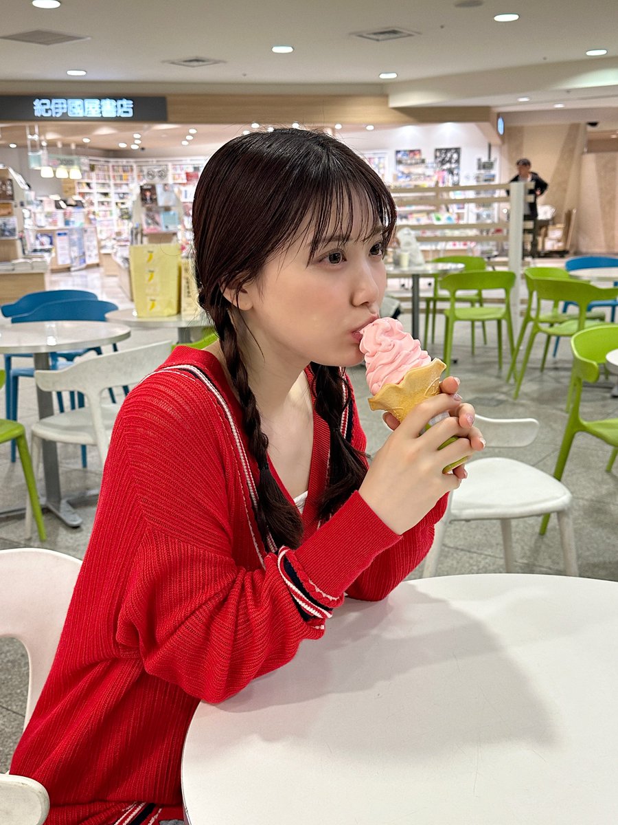 ソフトクリーム食べたいーー コーンはモナカのやつ🍦