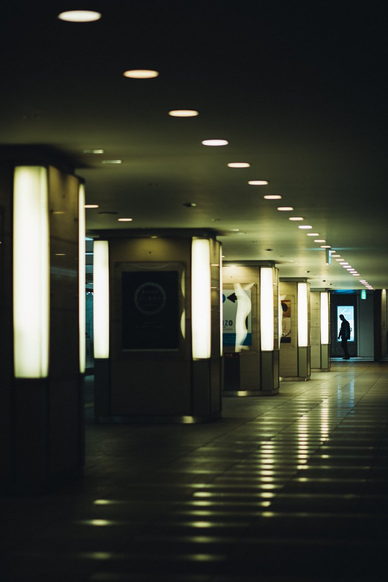 🔸 SFの世界のような駅の中 Inside the station like a science fiction world Tokyo 📷 December 2022