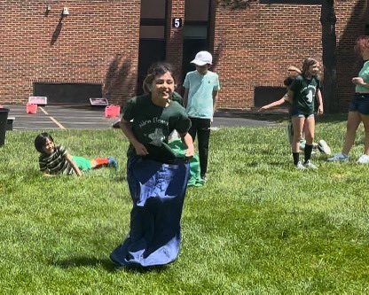 MrsLaf54's tweet photo. Field day Fun! #aldrinallin #weare54 https://t.co/rQmFxsjSmy