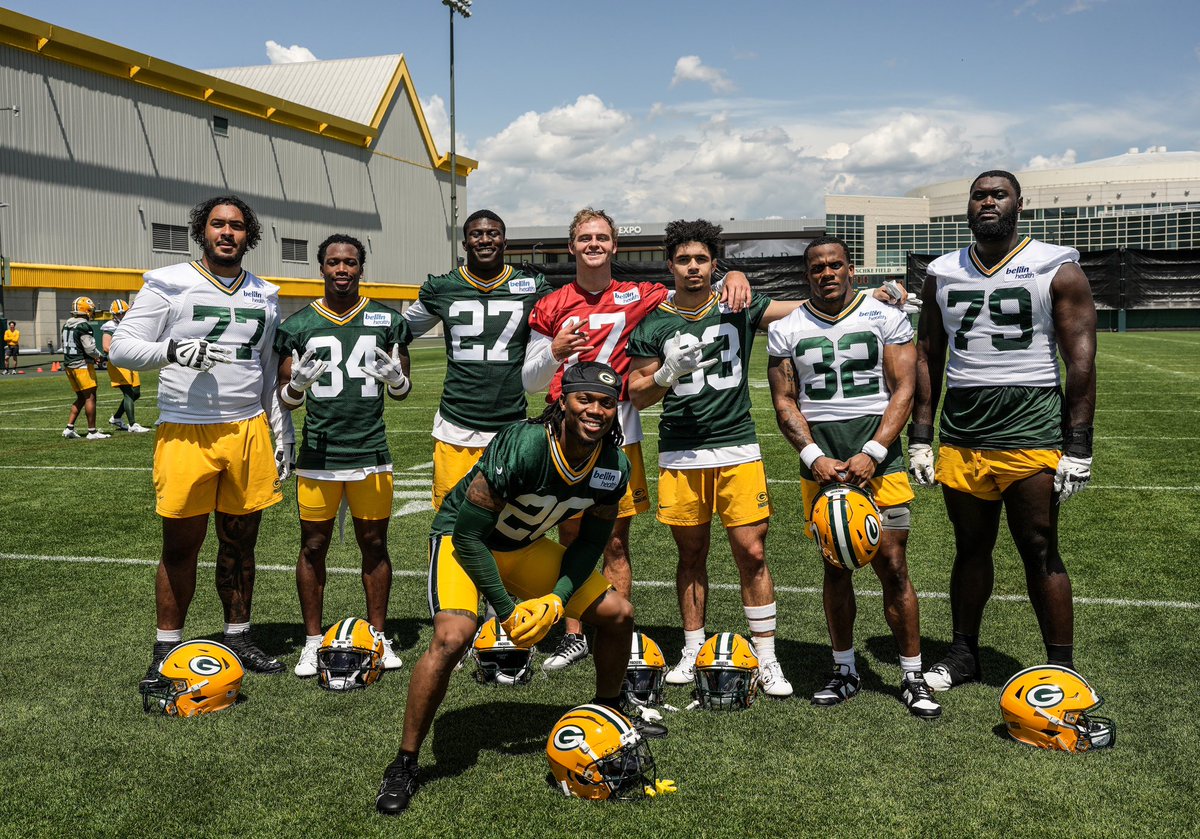 Green Bay's 'Elite Eight' Senior Bowl rookie class. Hang it in the Louvre (or maybe just Senior Bowl HQ!). 🖼️ Thanks to @packers PR staff for coordinating the shot! #PackersDraftStartedInMOBILE