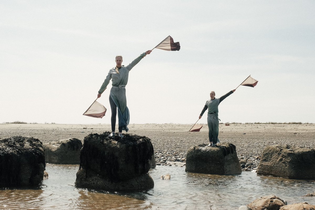 Earlier this month our @UniOfHull drama students performed ‘Between Two Tides’ on Easington beach. These stunning photos are from the physical theatre performance and will soon be displayed at the @humberstgallery 📸 Stewart Baxter @wearehinterland