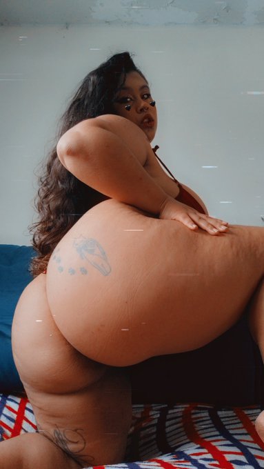 Bom dia 😚😚   https://t.co/pXPelW3MeN https://t.co/703IWXKgME