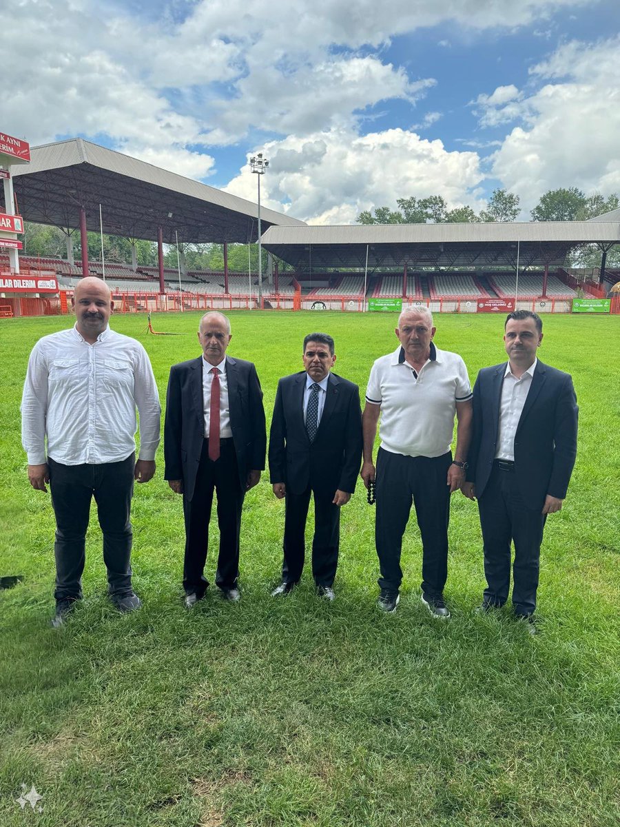 SelimSeyfettin's tweet photo. 663. Tarihi Kırkpınar Yağlı Güreşleri öncesi Edirne Saray içinde yer alan er meydanımızda dualı çayırdayız.
Türkiye Geleneksel Güreşler Federasyonu Başkanımız İbrahim Türkiş ile incelemelerde bulunduk.
#Edirne #Kırkpınar #Yağlıgüreş #Güreş #Spor #Türkiye #663Kırkpınar #TGGF https://t.co/UDp4ACOmvM