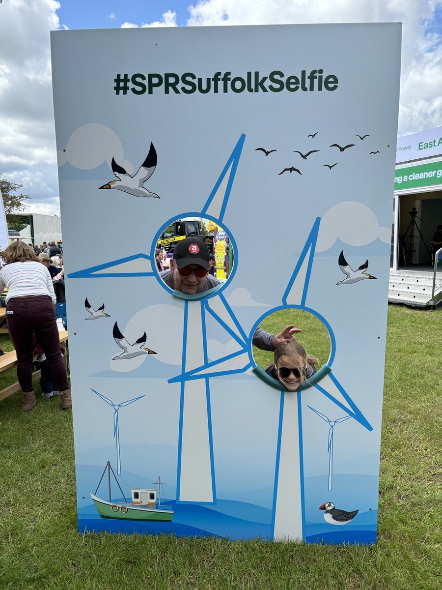 Lisa Letchford (@lisa_letchford) on Twitter photo <a href="/SPRenewables/">ScottishPower Renewables</a> #SPRSuffolkSelfie thanks for the sun glasses! And science experiments. <a href="/SPRenewables/">ScottishPower Renewables</a> #SPRSuffolkSelfie thanks for the sun glasses! And science experiments.