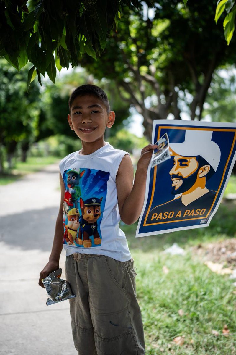 satoshigallery's tweet image. When we did in September 2023 the first mural in #ColoniaZacamil (once the most dangerous barrio in San Salvador) we wouldn’t imagine that it would triggered such a powerful change of the area!

Follow our journey with this #RegenerativePlacemaking project in 🇸🇻

👇🏻👇🏻👇🏻…