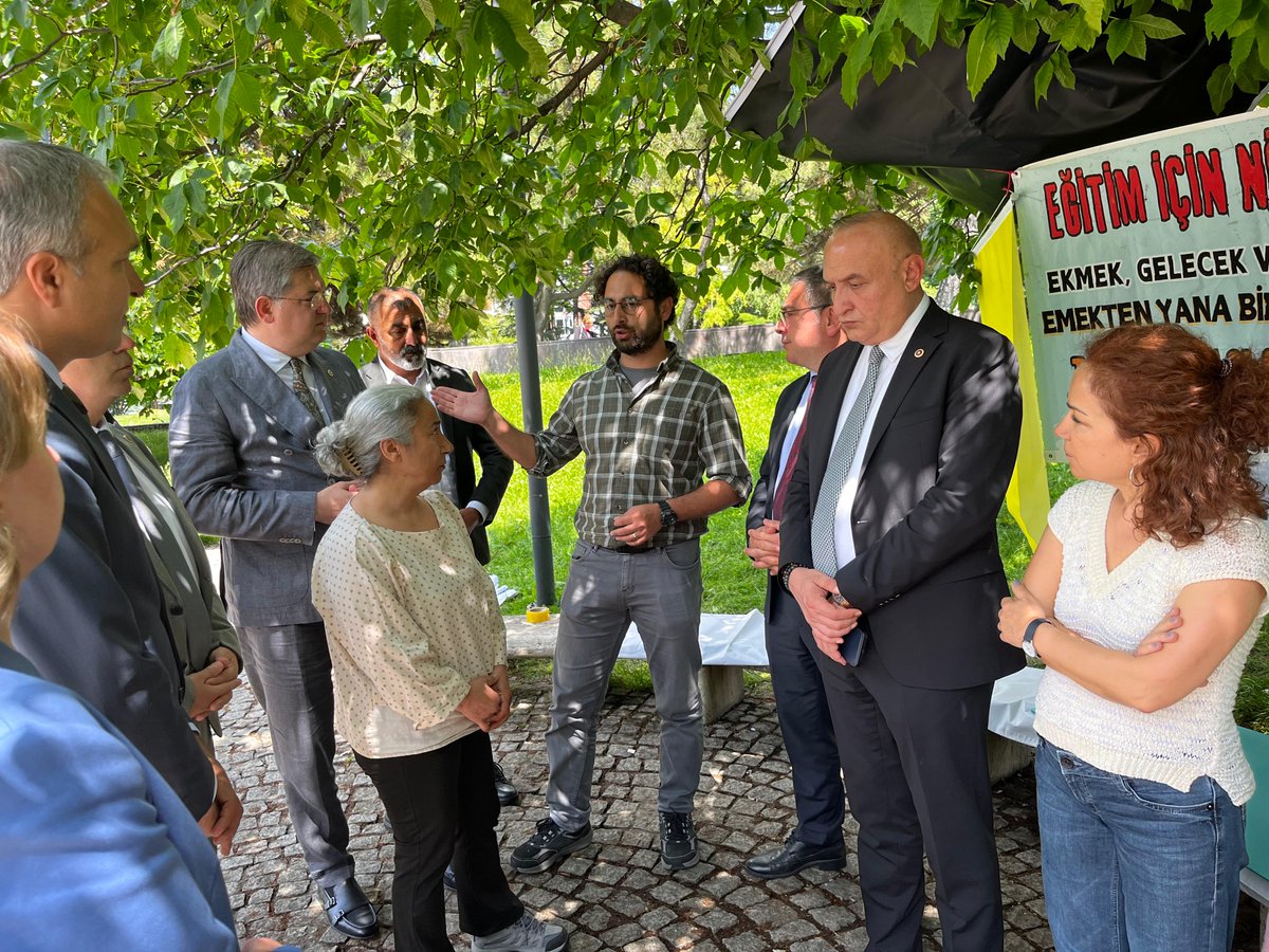 Özel Sektör Öğretmenleri Sendikası tarafından başlatılan ülke genelinde devam eden #EğitimNöbeti için Milli Eğitim Bakanlığından Sorumlu Genel Başkan Yardımcımız Suat Özçağdaş, Parti Meclisi Üyemiz Isparta Milletvekilimiz Hikmet Yalım Halıcı, Aydın Milletvekilimiz Evrim Karakoz,