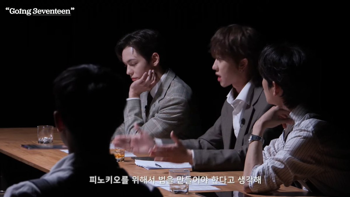 comeaflove's tweet photo. 버논이랑 명호가 절친인 이유

명호 "사람이 사람답게 산다면 사람과 다른 존재도 존중하고 인정해줄 것이다, 따라서 그들을 보호하는 장치가 없다면 법을 만들어서라도 지켜줘야한다"
버논 "사람의 범주에 안들더라도 사람답다면 우리와 동등한 존재이다, 법적으로 지켜지지 않는다면 개정되어야한다" https://t.co/yV7AvGBPML