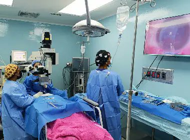 MinSaludVE's tweet photo. #EnFotos📽| A través del 1×10 inician intervenciones oftalmológicas en la CHET de Valencia

Lee + aquí 👉 https://t.co/0Op5H0927U

#JuntosPorCadaLatido
#30May 
@NicolasMaduro
@MagaGutierrezV https://t.co/cZsqHix1e4