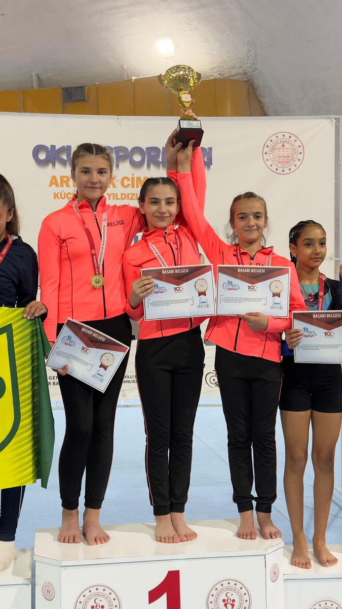 ErdemToki's tweet photo. 🇹🇷Bolu'da düzenlenen Okullararası Artistik Cimnastik Türkiye Şampiyonasında öğrencilerimiz Danefa GÜNEY, Almina IŞIK ve Ada AKKAYA Yıldız Kızlar Kategorisinde TÜRKİYE BİRİNCİLİĞİ🥇 kazanmıştır. 
Öğrencilerimizi tebrik ediyoruz🎖️
@istanbulilmem
@KucukcekmeceMeb
@eroncel26 https://t.co/0lh68joQF1