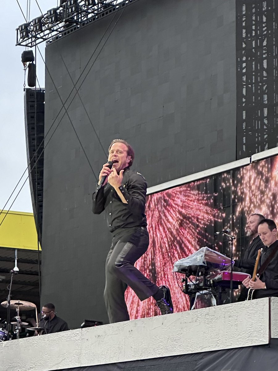 ktwells2003's tweet image. 2nd round for us at #thislifetour watching @takethat and @ollymurs at Norwich 
Had an amazing night. 😍🤩