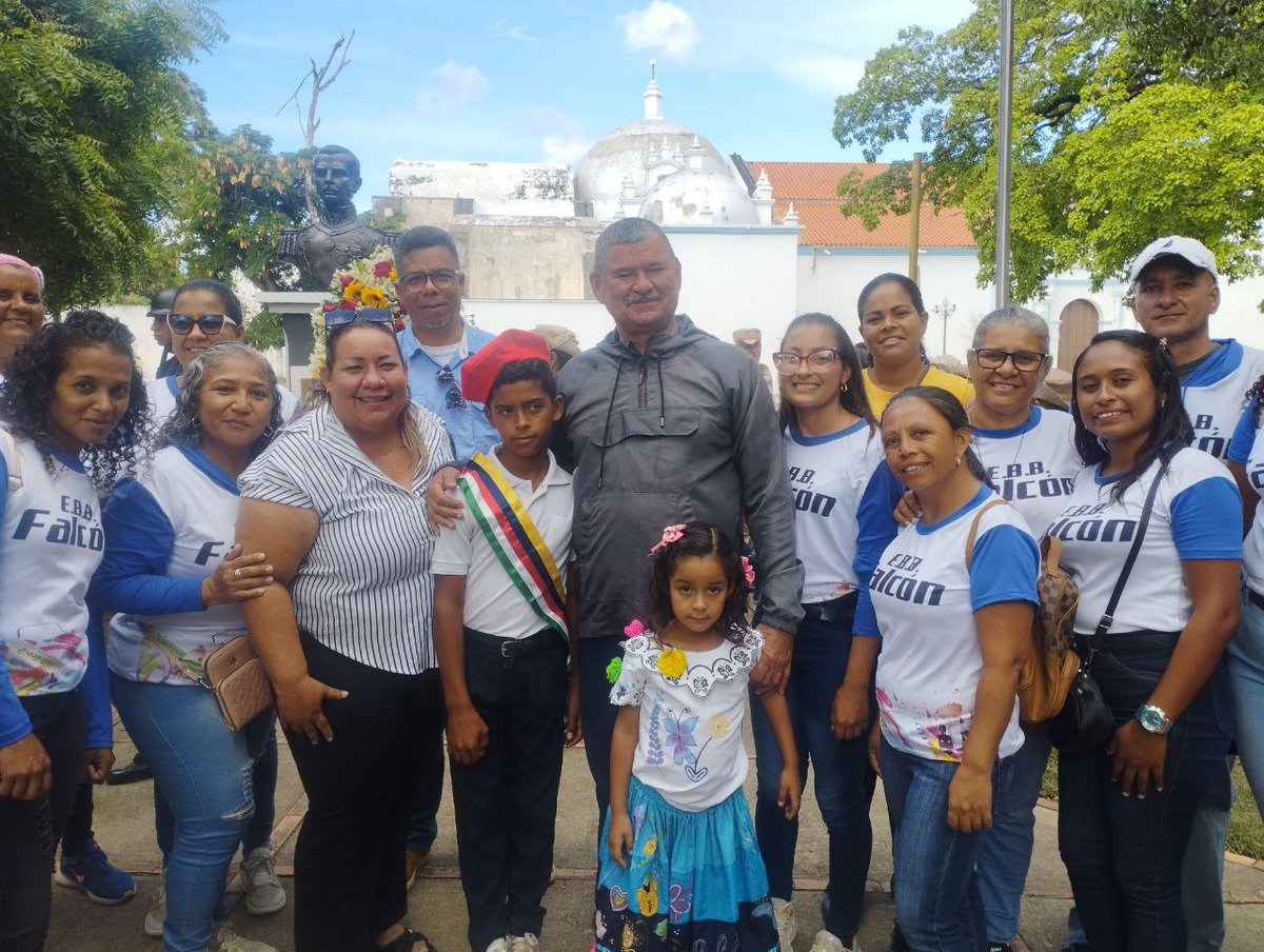 damaes74's tweet photo. Hoy 28/05/2024, Acto Conmemorativo del Natalicio del General Jacinto Lara, participación de la Escuela Básica Bolivariana Falcón, conjuntamente con autoridades municipales https://t.co/RwPFziAl3c