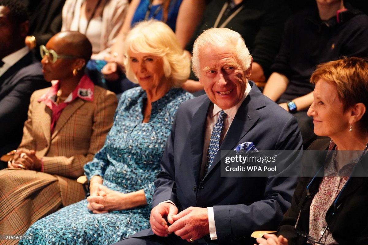 nocontxtcamilla's tweet image. King Charles and Queen Camilla watch an extract of a play performed by third year acting students in the Gielgud theatre during a visit to @RADA_London  to celebrate the school's 120th anniversary  🎭