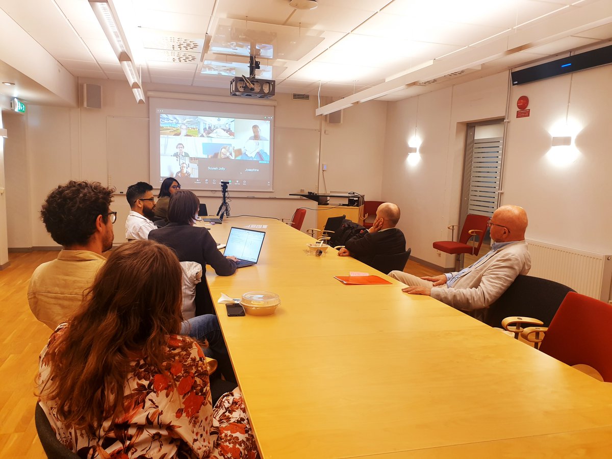 CIRCLE_LU's tweet photo. How do MNEs manage distant collaborations with academia? What are the roles of social ties and corporate strategies? @ClaudioFassio explored these questions in today’s Research Talk. Thank you, Claudio, for an interesting conversation on #CrossSectoralCollaboration &amp; #Innovation https://t.co/ZMiZOueLK5