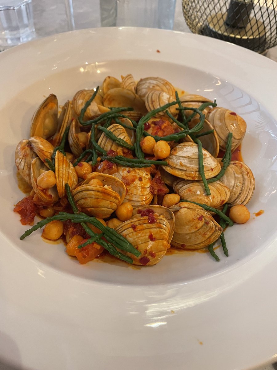 LatestTVBtn's tweet photo. We visited @Lostinthelanes  in the South Lanes and did NOT regret! Delightful service, astounding drinks  and a small plate menu, which we love because it means you get to try lots of different dishes. And who can argue with that when you see what's on each plate? #YummyBrighton https://t.co/z4fzUJZICQ