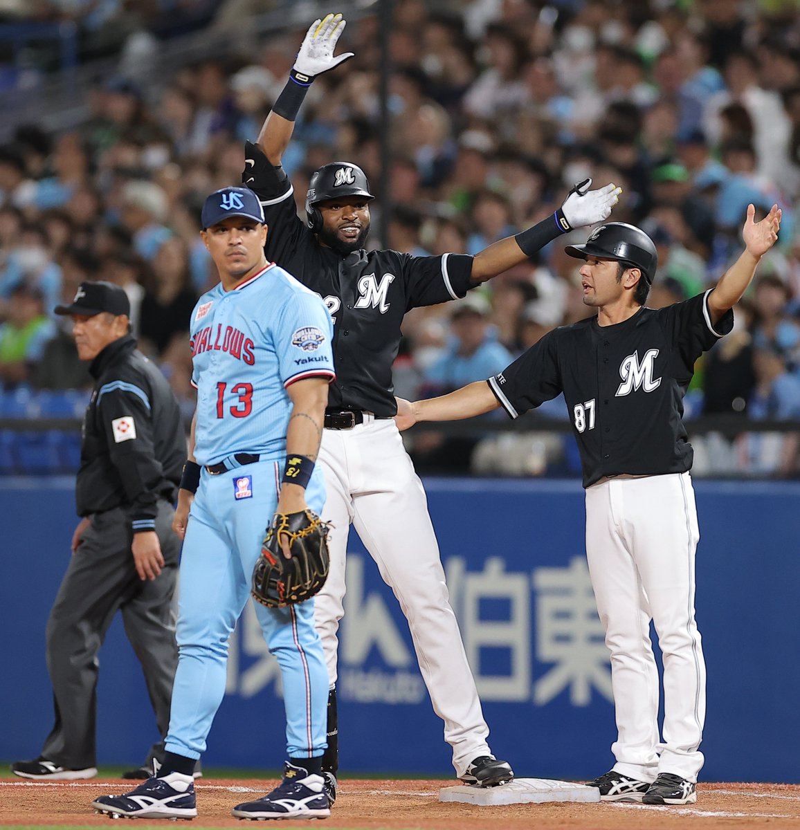 【ヤクルト対ロッテ】九回、適時打を放ったポランコ選手。（撮影・中井誠） #chibalotte #Marinesbaseball #ポランコ #サンスポ