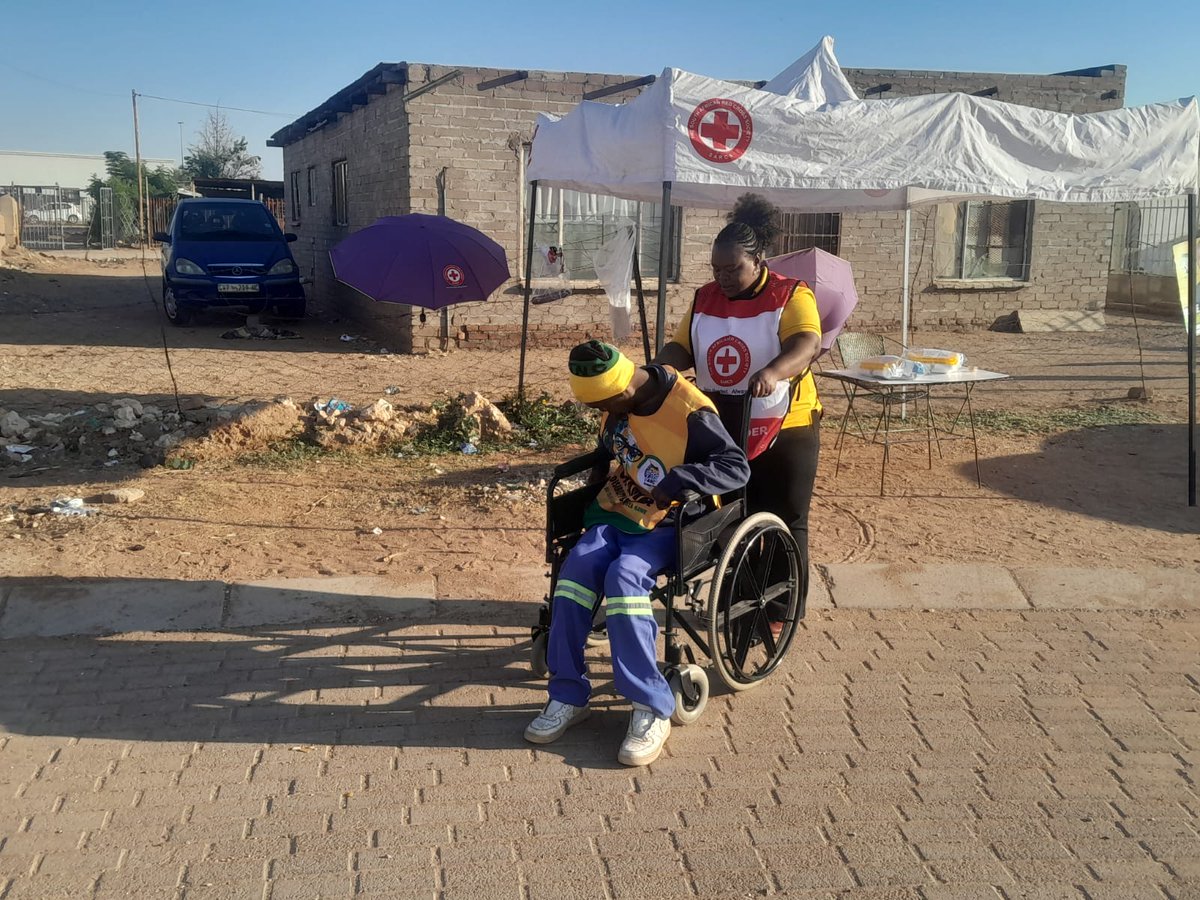 SARCS providing humanitarian service including first aid at the #electionSA