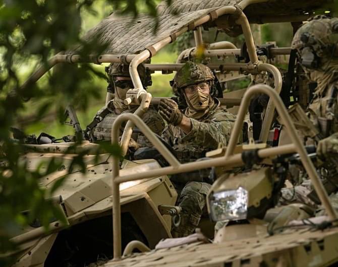 Prise en main de Quad MV-850 et Buggy M-RZR par ces opérateurs SAS d'un groupe Pat-SAS de la 3eme compagnie du #1erRPIMA 🇫🇷 #FrenchSAS #FrenchSAS