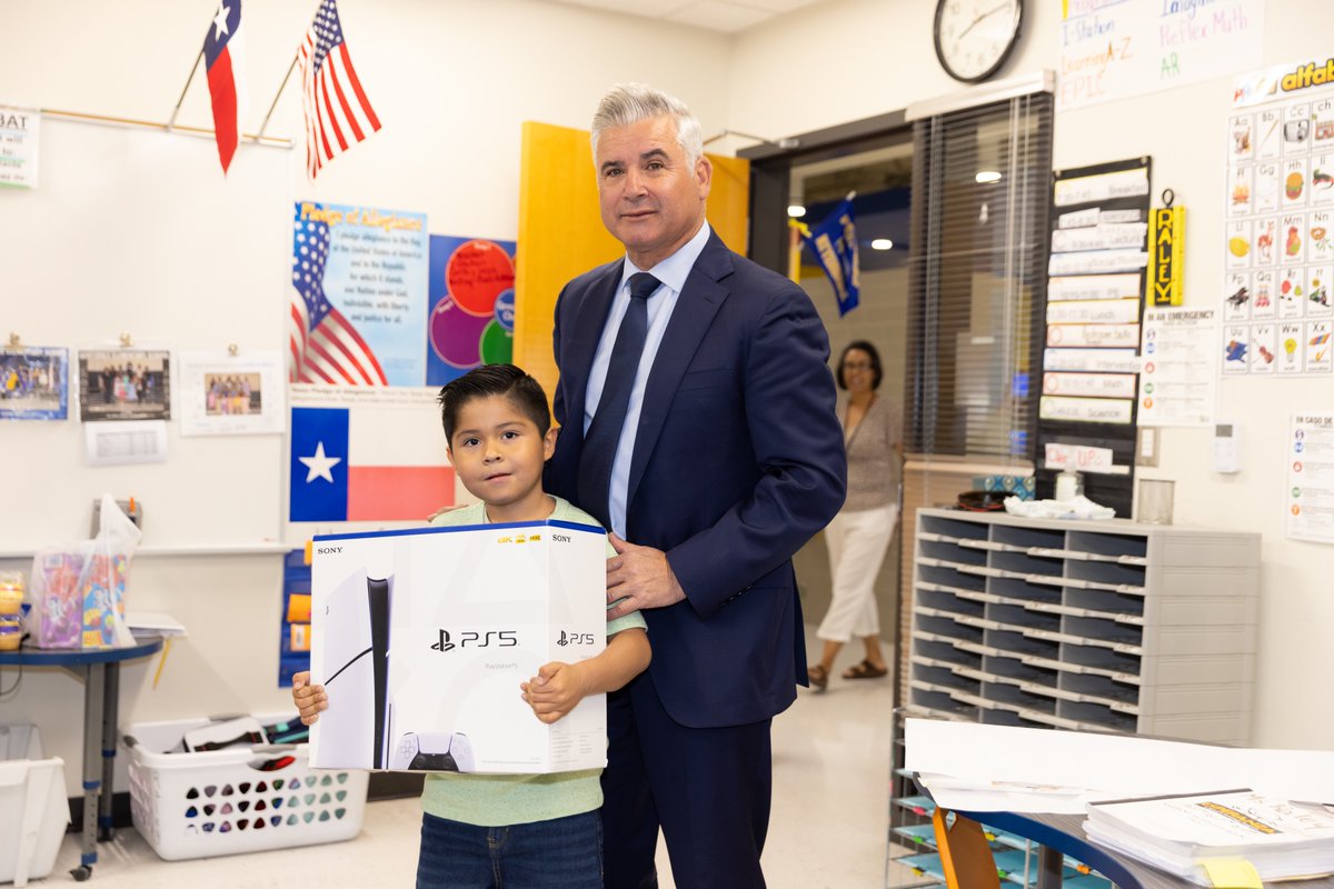 YsletaISD's tweet photo. Congratulations to our final student champions of the Game On Attendance Challenge! Your consistent attendance paid off. 📽️👏  #GameOnChallenge #DistrictofChampions #AttendanceMatters https://t.co/4mbBJuAOmt