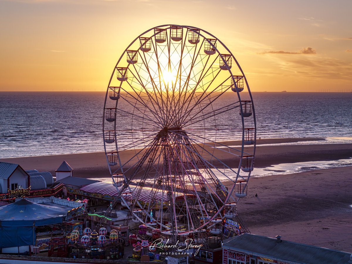 Beautiful sunset 🌅 in Blackpool on bank holiday Monday 📸 #blackpool #visitblackpool #yourblackpool #sunset