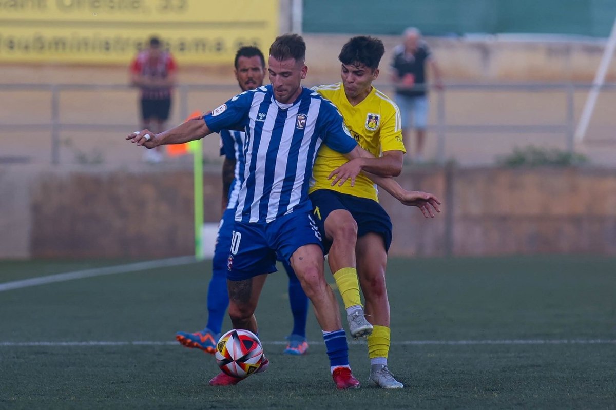 🔴⚽️| Mario Cantí (<a href="/morianx/">Mario Cantí</a>) renova pel San Cristóbal terrassadigital.cat/mario-canti-re… #Terrassa #esportstrs #TerceraRFEF <a href="/rfef/">RFEF</a> 

 [Font 📸: <a href="/CPSanCristobal/">CP San Cristóbal</a>]
