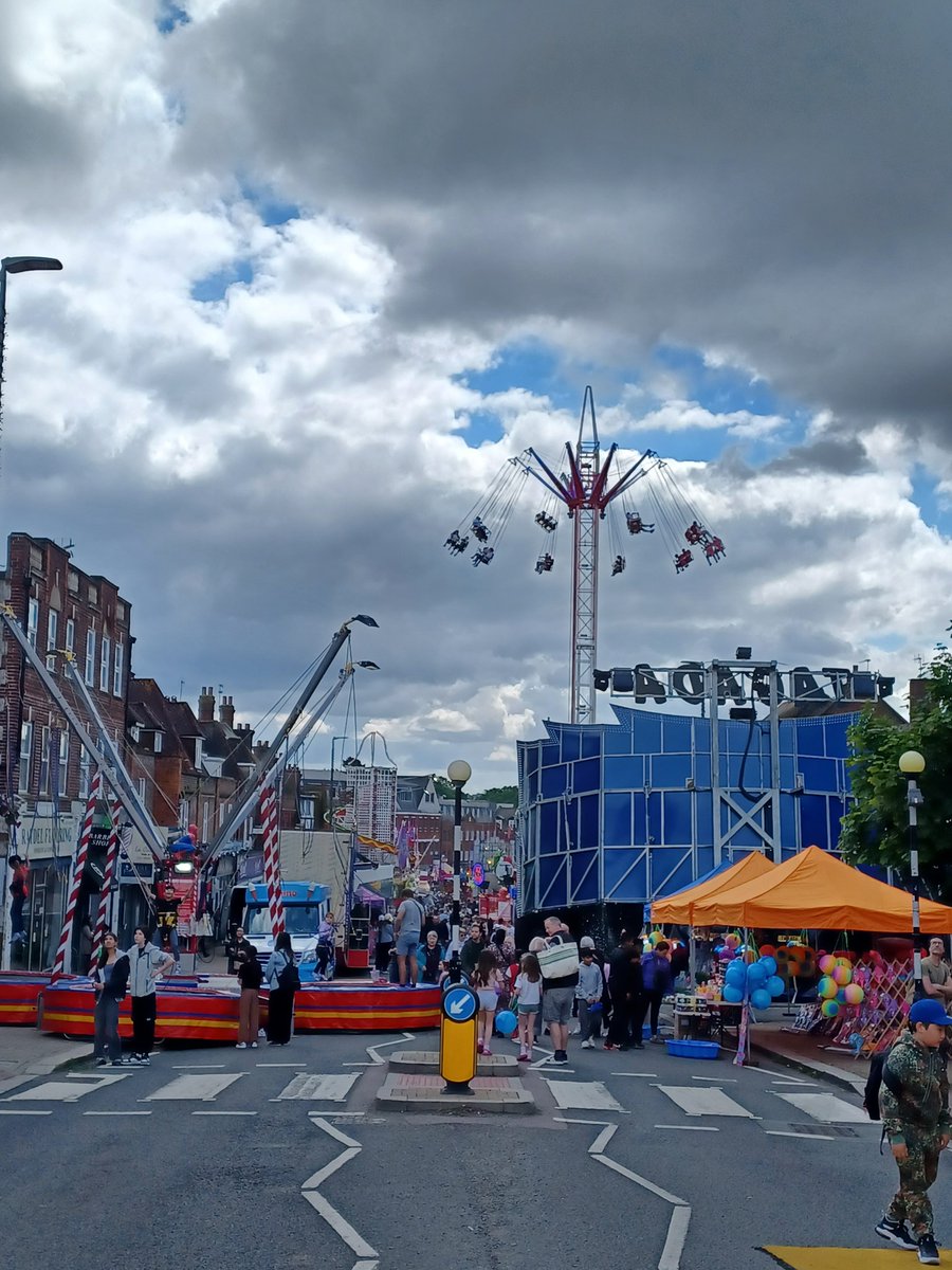 MPSHarrowWeald's tweet photo. This morning officers from @MPSHarrowWeald , @MPSMarlborough and @MPSWealdstone were out and about early at Pinner Fair, making sure everyone enjoyed the festivities and staying safe.
#MyLocalMet #NWBCU #Harrow #PinnerFair https://t.co/UeSoYTPWiZ