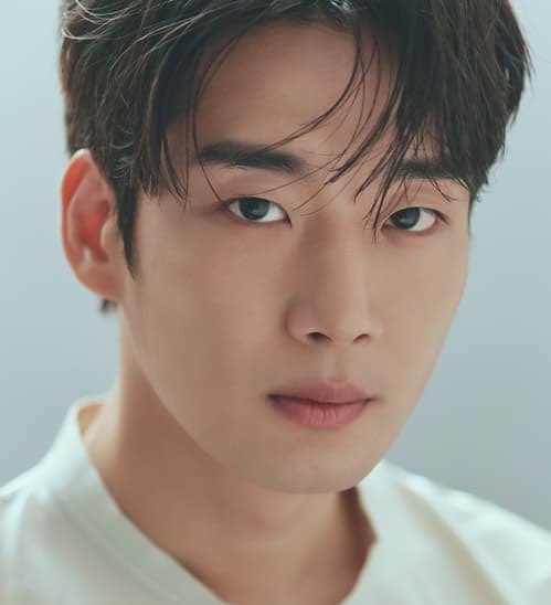 Choi Won Myeong:

'I was interested in acting from the past, but I decided seriously by watching Kim Woobin's acting, his performance was so good that attracted people. l thought I wanted to be an actor like that.'