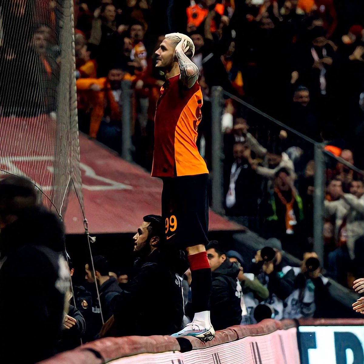 Mauro Icardi: “Galatasaray için 'Aşkın Olayım' bir sembol oldu. Yıllarca bunu yaşamak istiyorum. Kısa sürede beşinci yıldızımızı almak istiyoruz.“