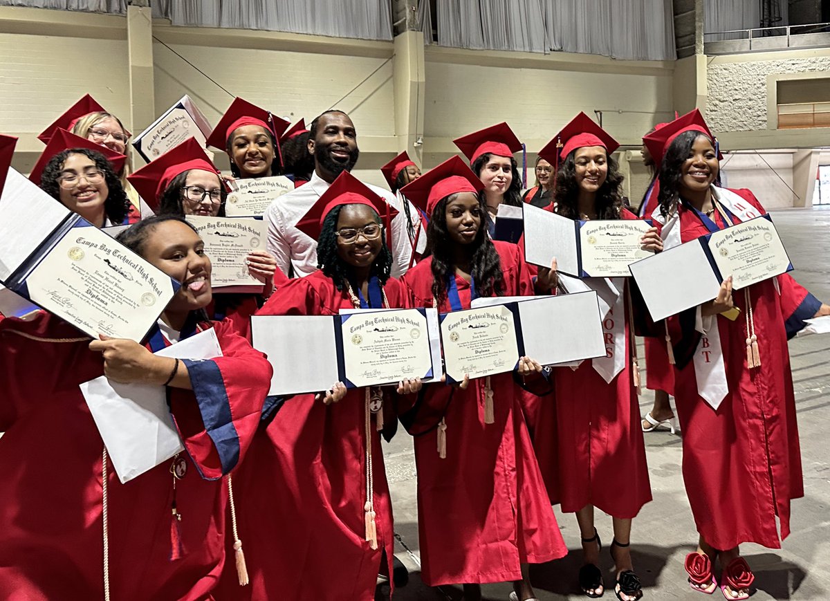 HillsboroughSch's tweet image. “You are here today, Titan class of 2024, because you kept your eyes on the prize and you persevered. This day signifies accumulation of many years of study, practice, and personal growth.” 
- Principal Ernestine Woody-Bethune
Once a Titan, always a Titan! 
#TechTechTech