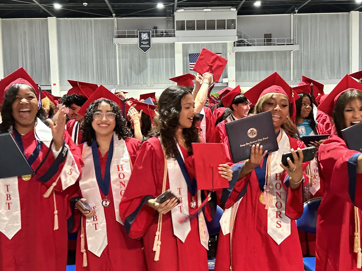 HillsboroughSch's tweet image. “You are here today, Titan class of 2024, because you kept your eyes on the prize and you persevered. This day signifies accumulation of many years of study, practice, and personal growth.” 
- Principal Ernestine Woody-Bethune
Once a Titan, always a Titan! 
#TechTechTech