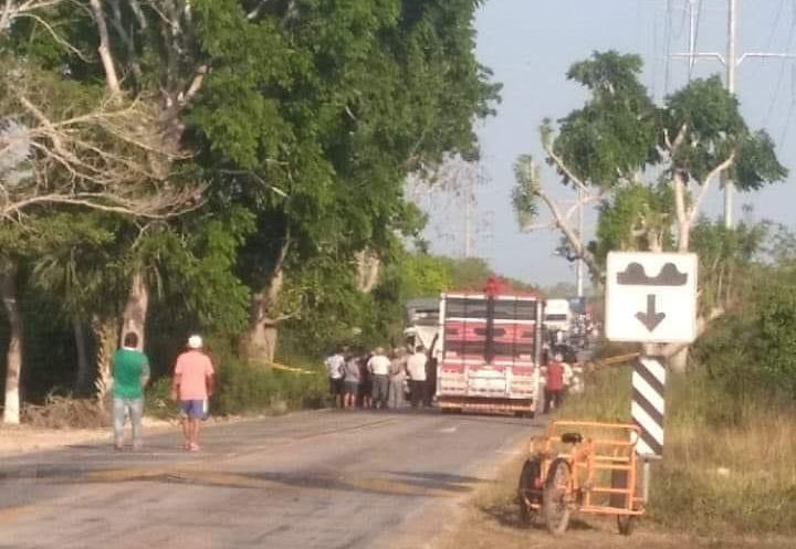 Ejidatarios de 6 comunidades bloquearon esta mañana de nueva cuenta la carretera federal 293, “vía corta a Mérida”, al alegar incumplimiento del Gobierno Federal a la indemnización por las obras del Tren Maya.
