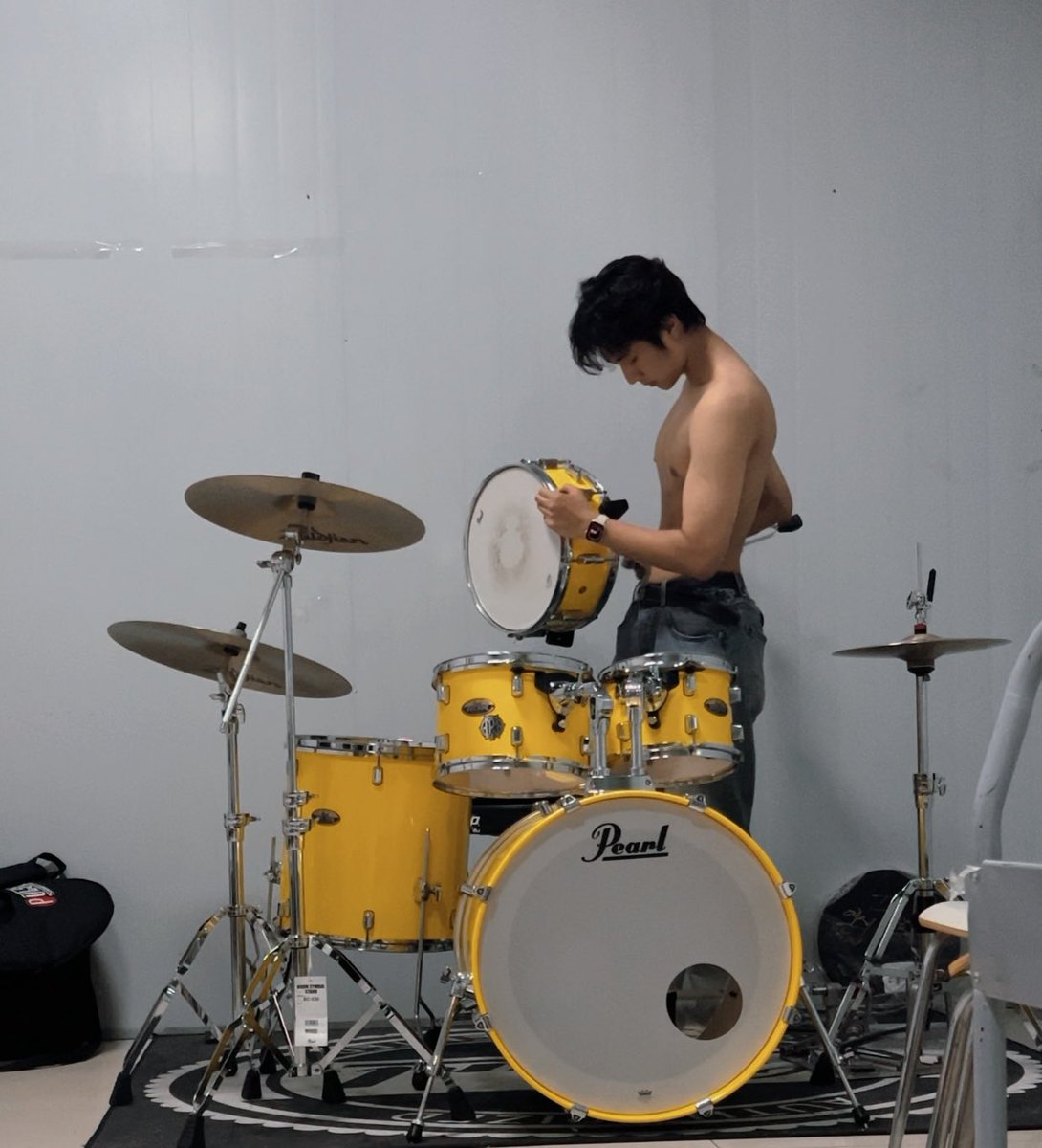 排练室真的很热