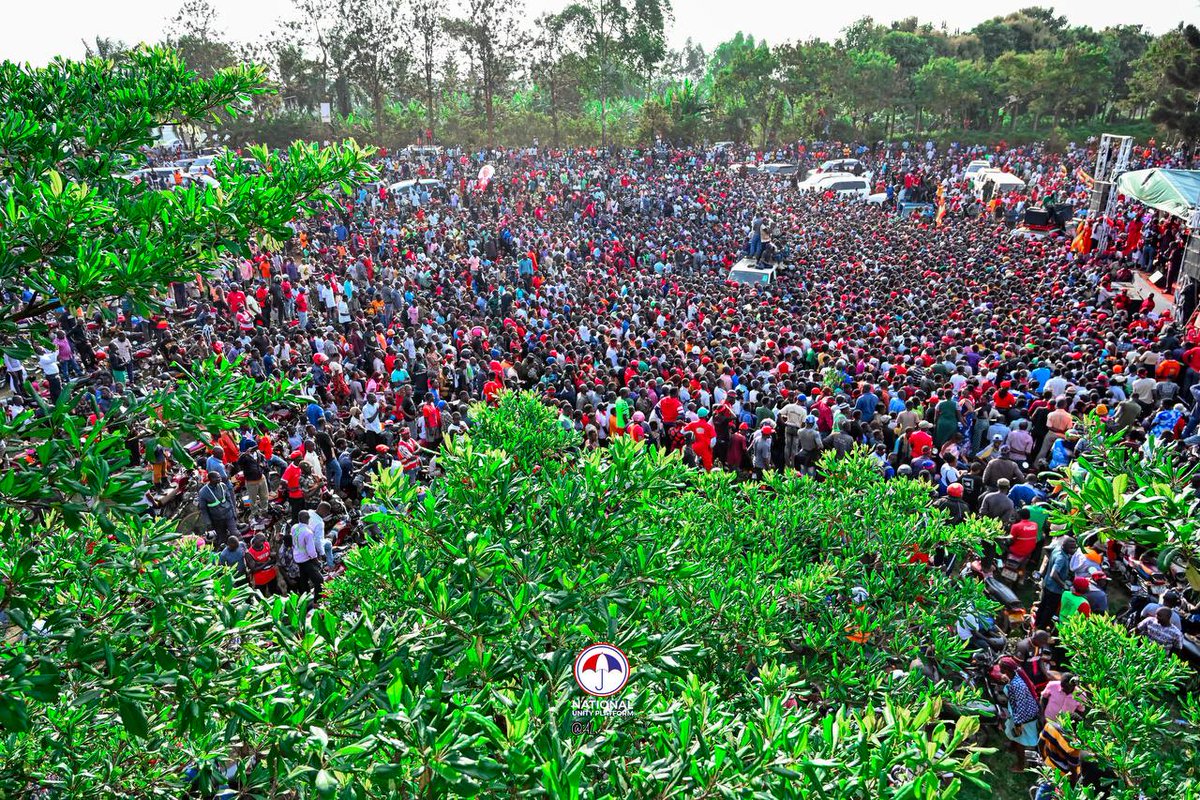 HEBobiwine's tweet photo. Words fail me. THANK YOU MUKONO. This is a REVOLUTION! #NUPNationwideTour2 https://t.co/haNQiqfBAG