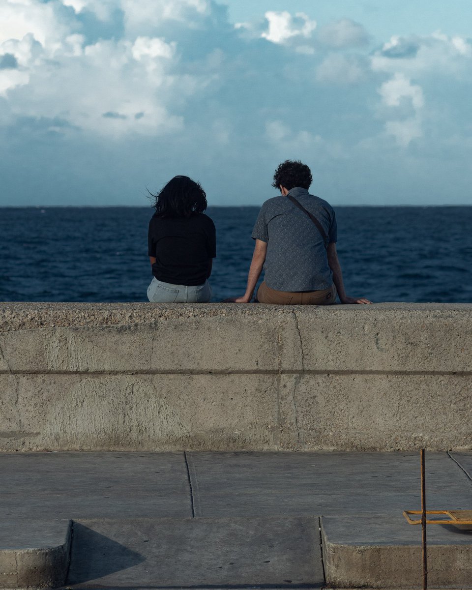 Acompañame a estar solo....en silencio

posdata: por todos esos amigos de los que nos despedimos en este lugar y que algun dia volveremos a ver...o no