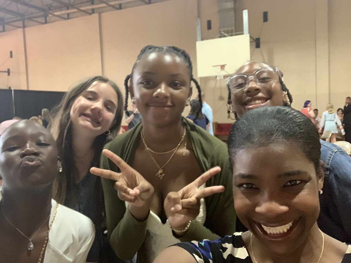 JoyfulAldridge's tweet photo. 5th grade promotion day is always full of laughs, tears, and smiles #proudprincipal #principalchronicles https://t.co/GDXeh4MmI8