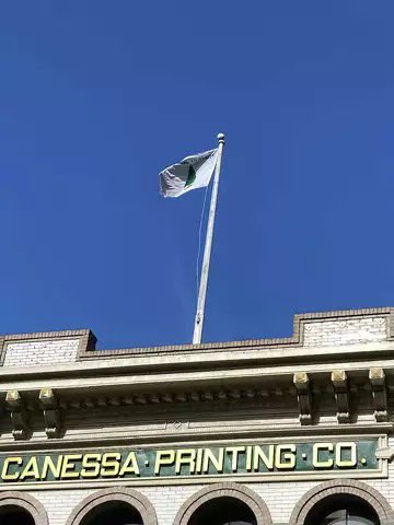 whoops! The ‘Appeal to Heaven’ flag that’s given the Alitos so much grief flew atop San Francisco’s Civic Center Plaza for decades and wasn’t taken down until this past weekend. sfchronicle.com/sf/article/app…