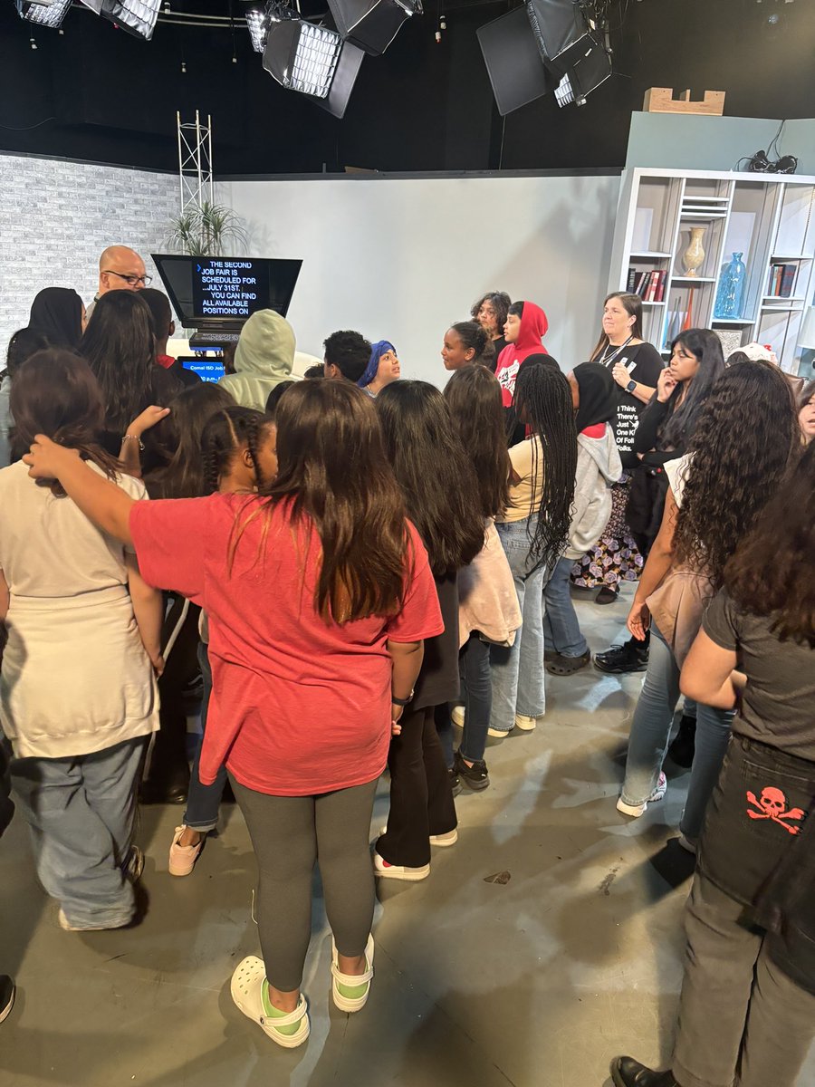 dawn_resetar's tweet photo. Thank you Kens5 for letting us learn more about your studio today! @NISDMcDermott @KENS5 https://t.co/GTg0aNTR0L