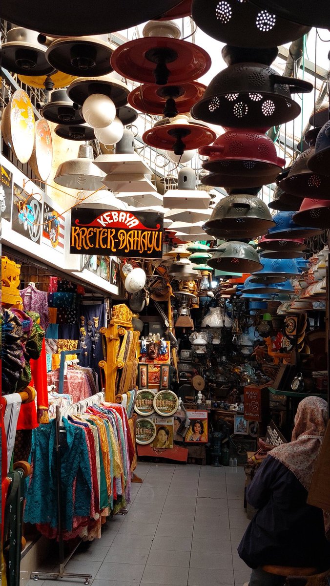 kalo Jogja terbuat dari rindu pulang dan angkringan, terus SOLO terbuat dari apa?