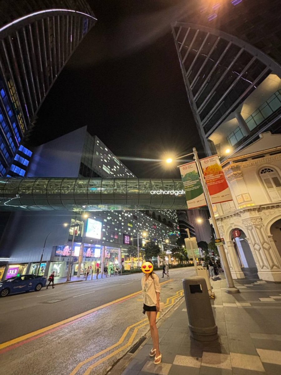 HrnyTrans's tweet photo. Sg orchard 🇸🇬❤️ https://t.co/EYZQa23ekC