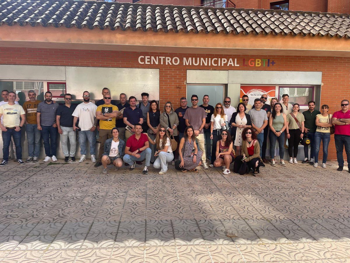 Además, la #COPRA visitó el Centro Municipal LGTBIQ+ en #Cáceres, donde se encuentran las oficinas de asistencia a víctimas de <a href="/FTriangulo/">Fundación Triángulo</a> y <a href="/EEntiende/">Extremadura Entiende</a>. Esta visita refuerza nuestro compromiso con la asistencia y protección de todas las víctimas. #UnidosPorLaIgualdad