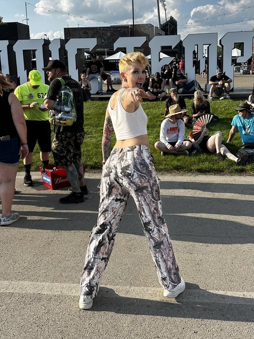 I&rsquo;m not wearing pants (it&rsquo;s a camo joke) https://t.co/Vi2CJPLfKf<a href="/tag/starwarsday"class="tags"><span>#starwarsday</span></a>