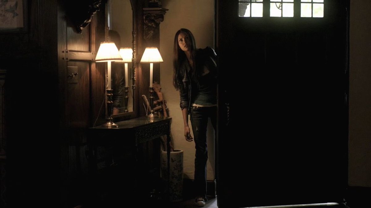 the horror elements in the first season of the vampire diaries are unmatched. Not to mention, the season 1 alone, had so many jump scares.
