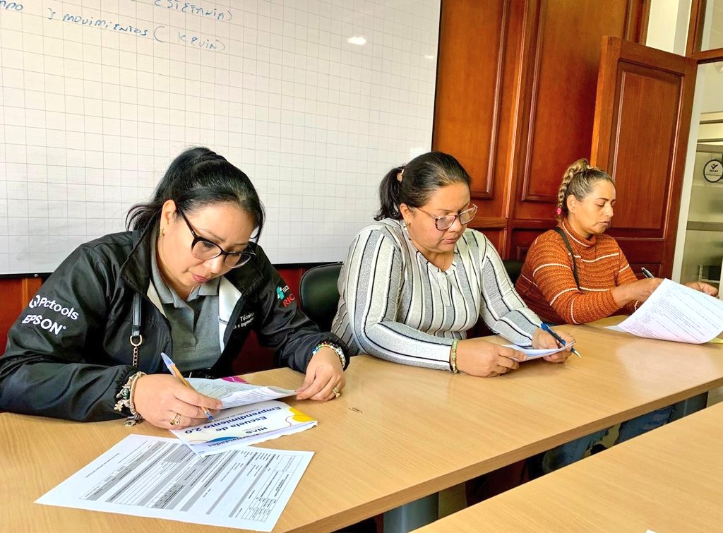 secap_ec's tweet photo. #SecapZona1 | ¡El proyecto #SecapBID se ejecuta con éxito! ✅
Se realizaron las examinaciones teóricas en las áreas de 'Ventas y Textil', del proceso de certificación por competencias laborales, beneficiando así a 16 personas en contexto de movilidad humana. 🫱🏾🫲🏽
#HuellaSecap https://t.co/BB4q6utRIF