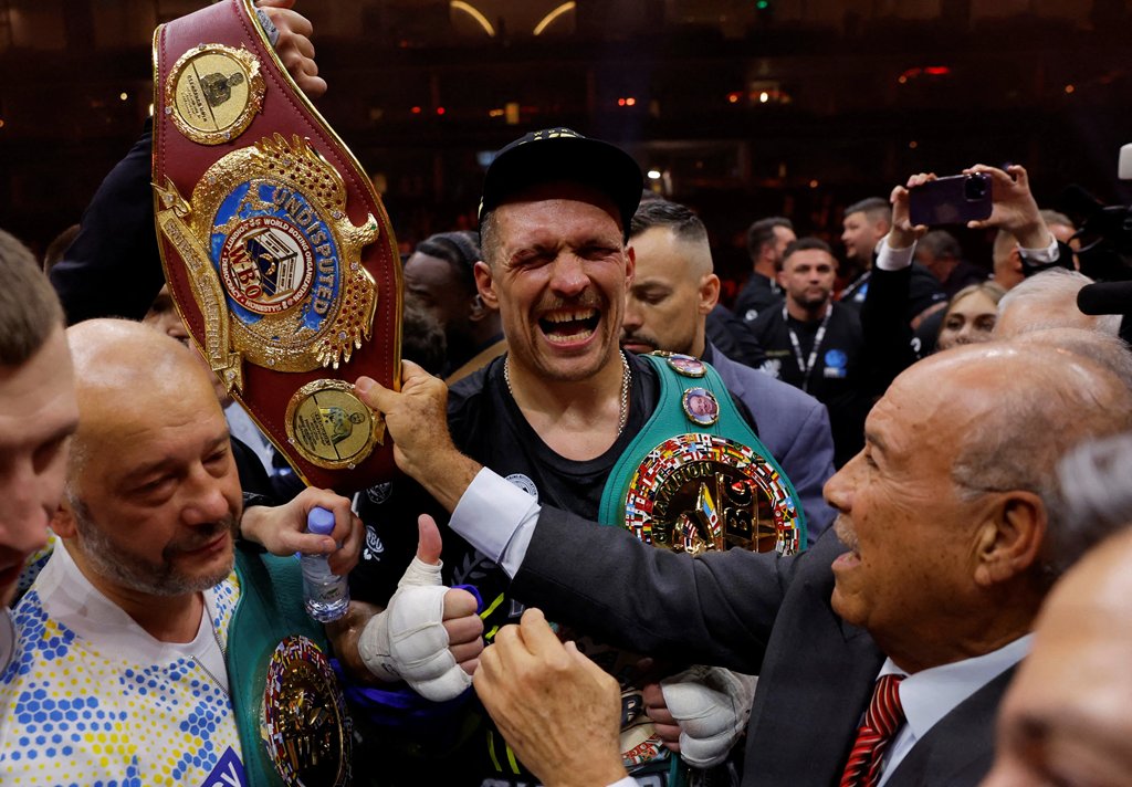 Undisputed heavyweight world champion Oleksandr Usyk and British heavyweight Tyson Fury set for boxing rematch in December aje.io/lh3svz