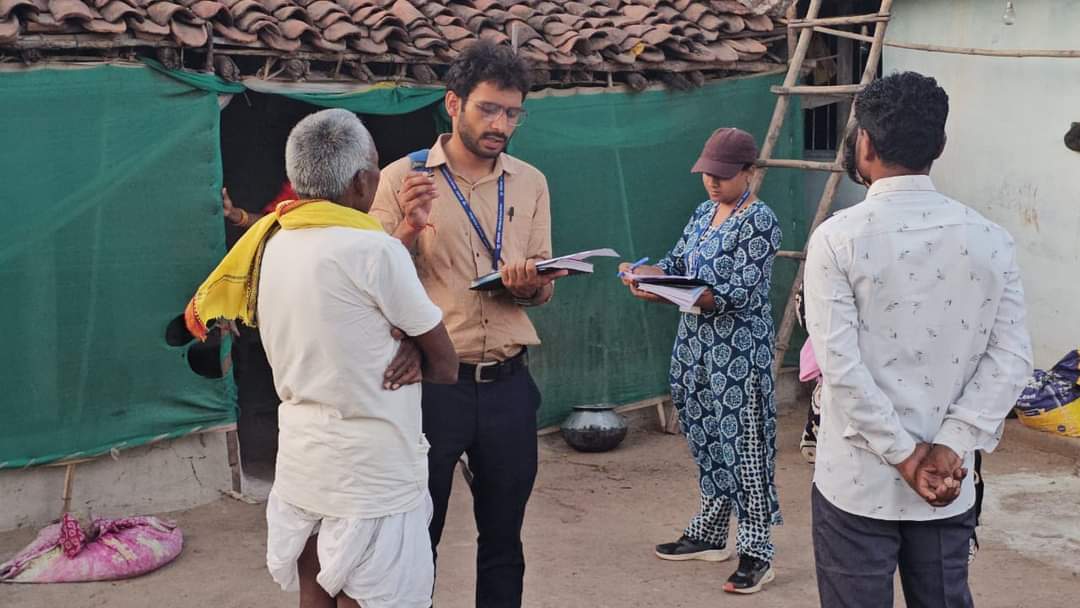 स्टडी टूर पर सावरवानी पहुंचे प्रशिक्षु अधिकारियों ने पातालकोट का भी किया भ्रमण

मनकावाड़ा, अनहोनी, सिधौली व कोहपानी गांव में ग्रामीणों से की चर्चा

#procwa
#छिन्दवाड़ा
#JansamparkMP
#MPTourism

Read More : facebook.com/share/p/7Qao2T…