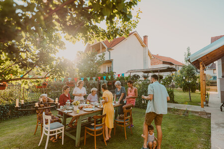 Don't let mosquitoes ruin your outdoor event! 🍻🌭🍔🦟  Our mosquito service is family- pet- and pollinator friendly and will keep your guests protected and comfortable. rosepestcontrol.com/residential-pe…