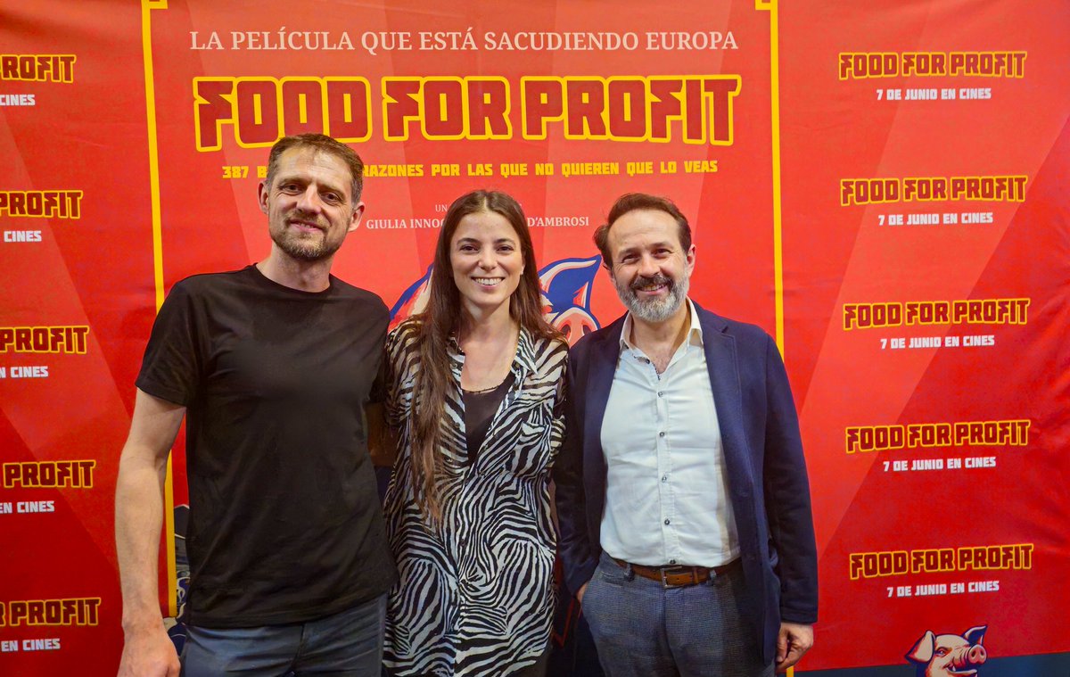 En la premier de #FoodForProfit un documental que expone los vínculos entre la industria cárnica financiada con nuestros impuestos, los grupos de presión y el pasilleo del poder en el Europarlamento. Con la codirectora @giuliainnocenzi y mi compañero @JoserraBecerra